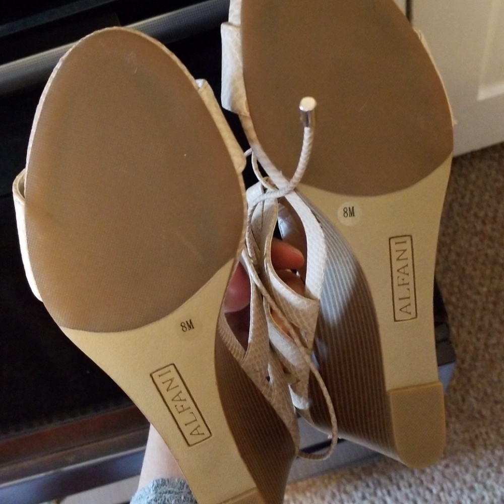 Women's Wedge - Picture 3 of 3